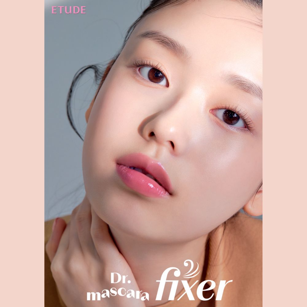 Close-Up of Etude Dr. Mascara Fixer Super Long Lash Mascara Wand